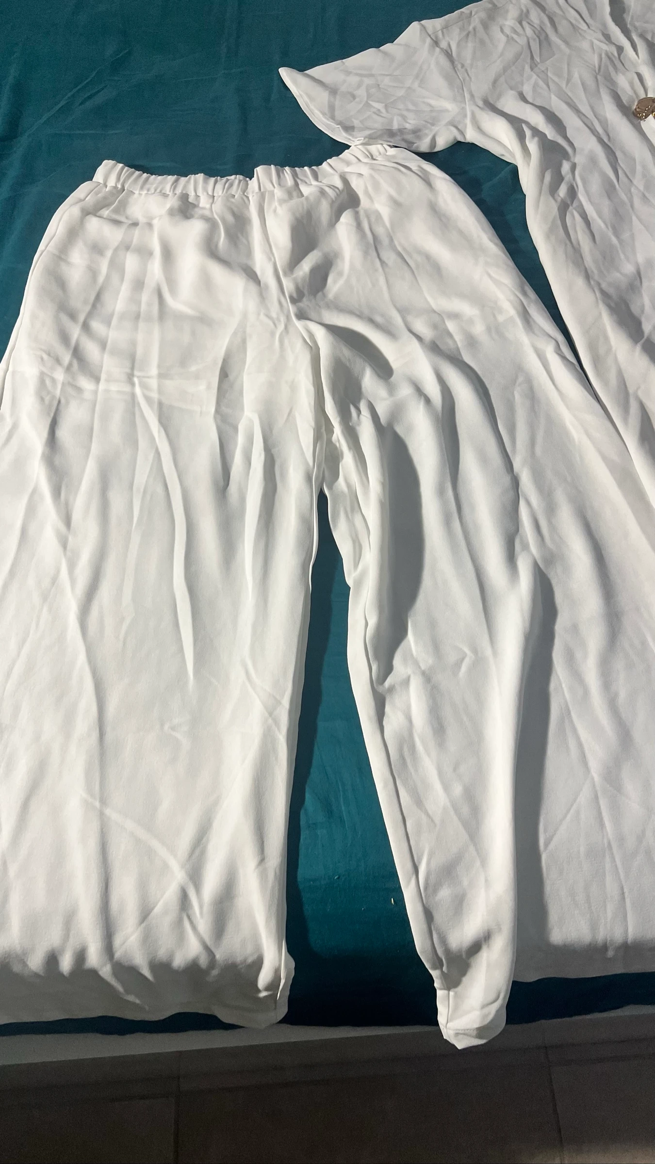 Ensemble élégant blanc en 2 pièces . – photo 6